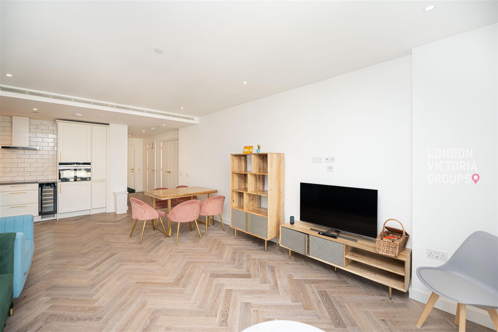 1 bed property in 23 Gauging Square, London